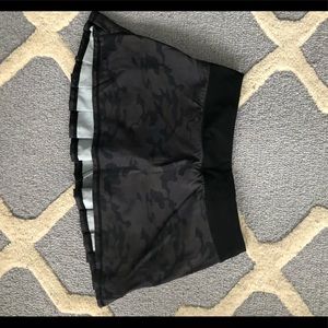 Lululemon camo pleated athletic skirt - size 6